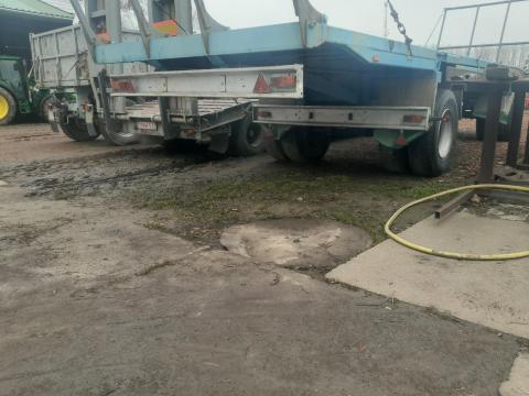 Bálaszállító pótkocsi Bálaszállító pótkocsi