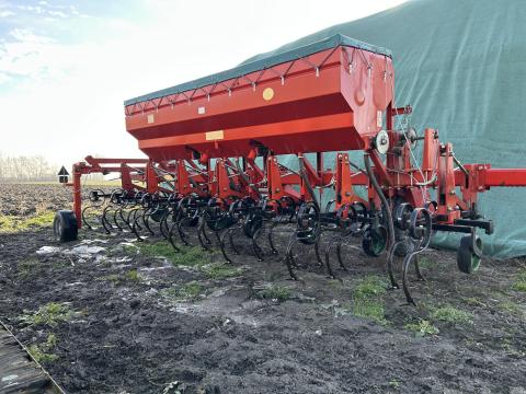 Komáromi gép 8 soros sorközművelő kultivátor eladó Komáromi gép 8 soros sorközművelő kultivátor eladó