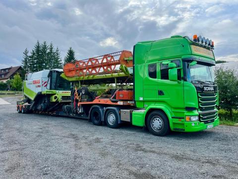 Kombájn és túlméretes mezőgazdasági gépszállítás Magyarország – Románia között Kombájn és túlméretes mezőgazdasági gépszállítás Magyarország – Románia között