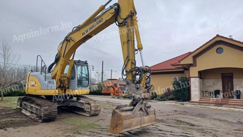 NEW HOLLAND KOBELCO E235 SR típusú lánctalpas kotrógép