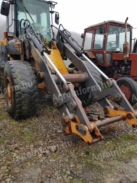 Case 721 homlokrakodó darabokban