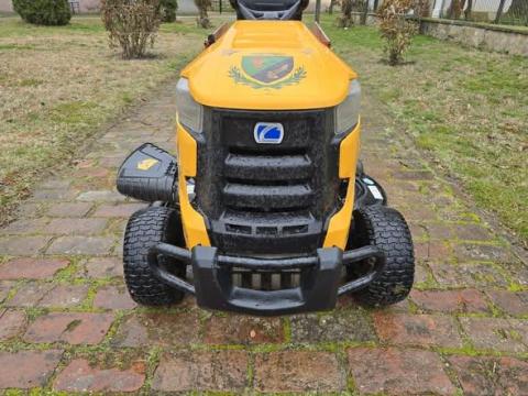 Kórós Község Önkormányzata eladásra kínálja 2 darab professzionális kommunális fűnyíró traktorát és a hozzájuk tartozó megerősített utánfutókat Kórós Község Önkormányzata eladásra kínálja 2 darab professzionális kommunális fűnyíró traktorát és a hozzájuk tartozó megerősített utánfutókat