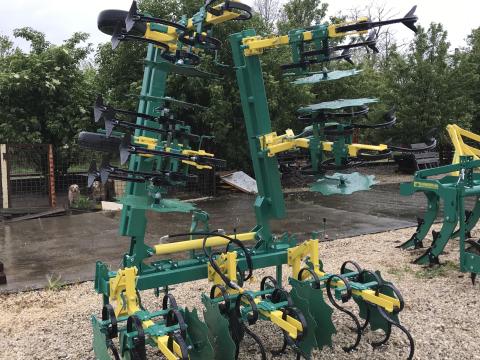 Agromerkur 6 soros sorközművelő, hidraulikus felcsukással Agromerkur 6 soros sorközművelő, hidraulikus felcsukással