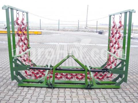 Láncos borona, gyepborona, rét borona 5 m (4 soros, hidraulikusan összecsukható) / Zagroda 1118 (demo) Láncos borona, gyepborona, rét borona 5 m (4 soros, hidraulikusan összecsukható) / Zagroda 1118 (demo)