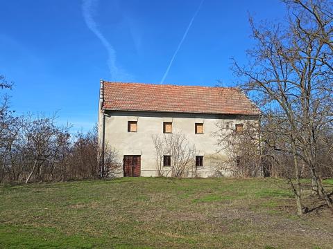 Kőmagtár épület eladó