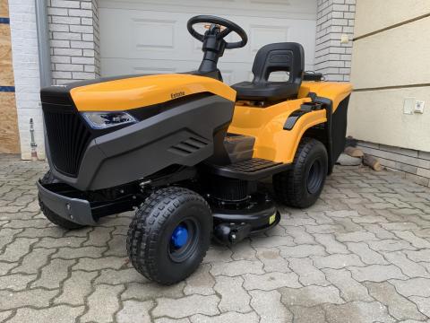 Új Stiga Estate 798e akkumulátoros fűgyűjtős fűnyíró traktor
