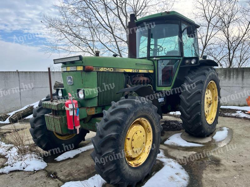 JOHN DEERE 4040