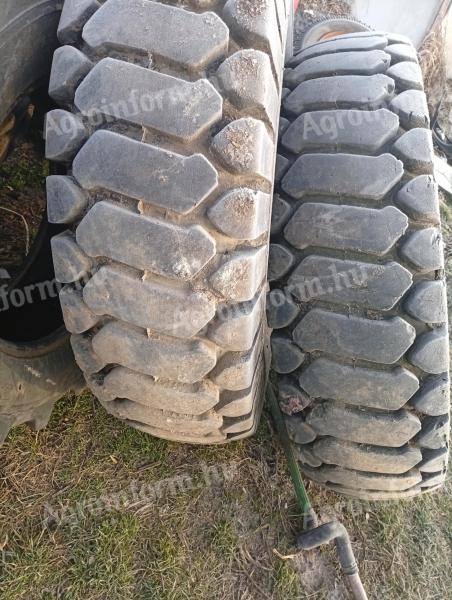 1400x24 2 db újszerű állapotú gumiabroncs eladó