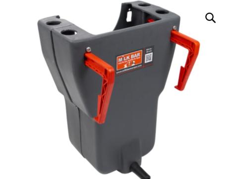 Borjú ittató cumival Borjú ittató cumival