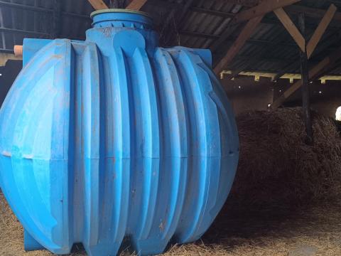 8 m³-es tartály újszerű állapotban