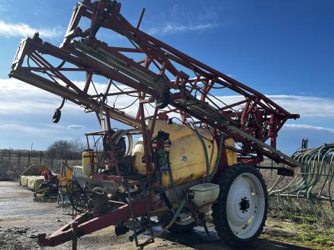 Hardi Commander 2800 vontatott permetező eladó alkatrésznek Hardi Commander 2800 vontatott permetező eladó alkatrésznek