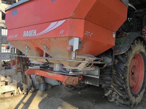 Műtrágya szóró Rauch axis-M 30.2 w 2900literes nagyobbra váltás miatt eladó Műtrágya szóró Rauch axis-M 30.2 w 2900literes nagyobbra váltás miatt eladó