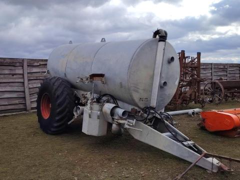 8 m³-es vizeslajt horganyzott alvázzal és tartállyal