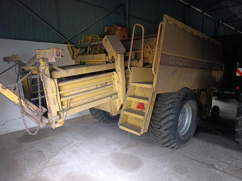 New Holland D1000 közepes méretű nagy kockabálázó New Holland D1000 közepes méretű nagy kockabálázó