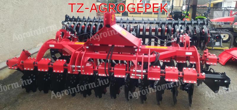 Strumyk Tiger II - 3,0 m függesztett rövidtárcsa ékgyűrűs hengerrel, hidraulikus munkamélység-állítással, akcióban