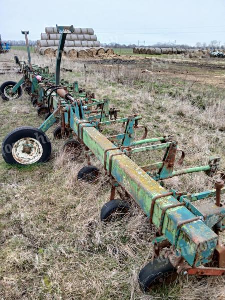 Sorközművelő John Deere eladó
