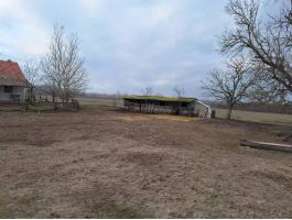 Eladó tanya Helvécián