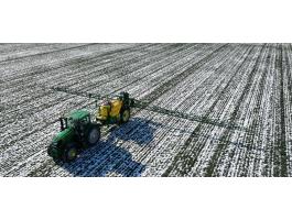 John Deere 740i/27 szántóföldi vontatott permetezőgép