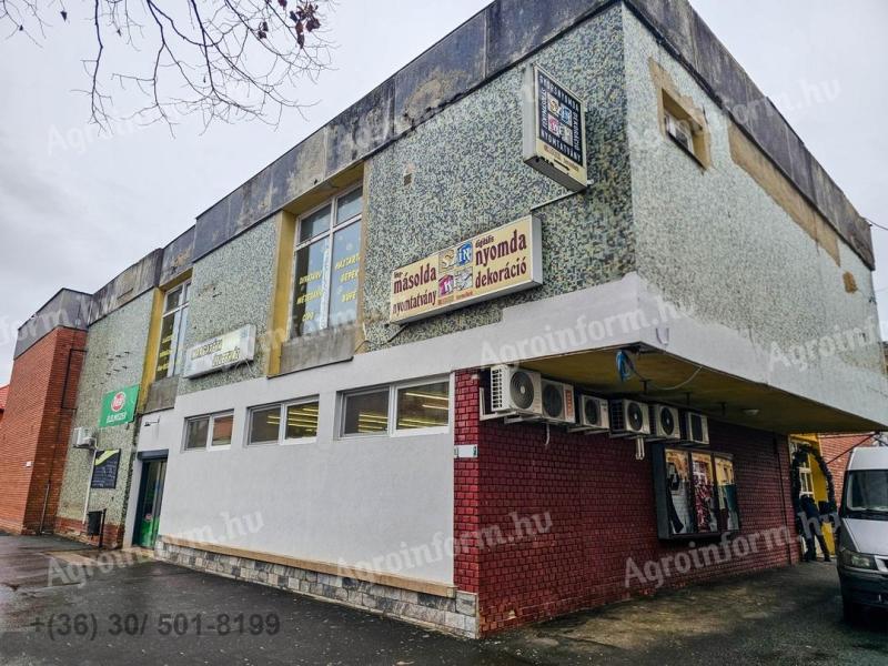 Létavértes abszolút központjában,  591 m2-es áruház eladó