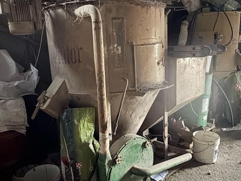 Eladó 3 darab tápkeverő ès terménydaráló Eladó 3 darab tápkeverő ès terménydaráló