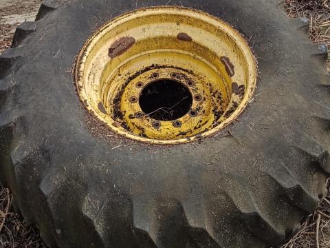 John Deere kombájn kerék eladó John Deere kombájn kerék eladó