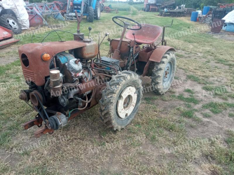 TZ4K-10B kistraktor tartozékokkal eladó