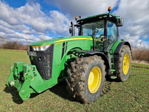 John Deere 8370R + SF1 + ikerkerék és művelőkerék szett (6325 üó.) John Deere 8370R + SF1 + ikerkerék és művelőkerék szett (6325 üó.)