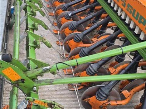 AMAZONE D8 - 25, 2,5 MÉTERES TÁRCSÁS VETŐGÉP AMAZONE D8 - 25, 2,5 MÉTERES TÁRCSÁS VETŐGÉP