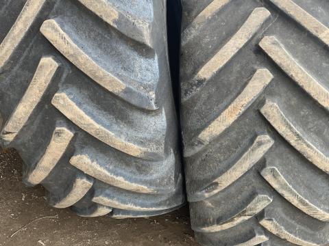 Eladó 800/70 R32 Mitas kombájn gumiabroncsok Eladó 800/70 R32 Mitas kombájn gumiabroncsok