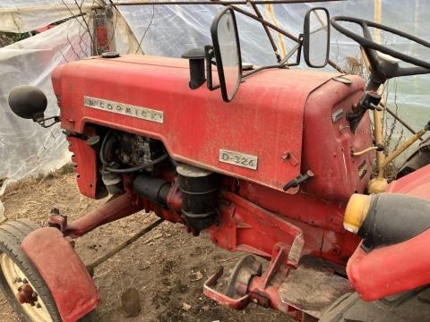 McCormick D326 traktor tartozékokkal eladó Szentesen McCormick D326 traktor tartozékokkal eladó Szentesen