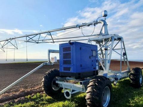 Lineár (oldalirányban mozgó) öntözőrendszerek nagy, téglalap alakú területek precíz öntözésére Lineár (oldalirányban mozgó) öntözőrendszerek nagy, téglalap alakú területek precíz öntözésére