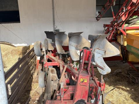 Vogel Noot PF 4 fejes váltvaforgató eke eladó Vogel Noot PF 4 fejes váltvaforgató eke eladó