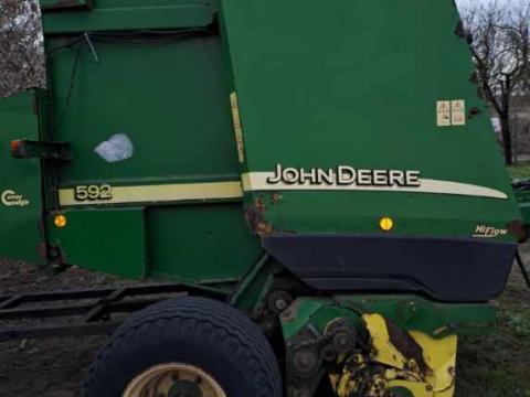 John Deere 592 bálázó