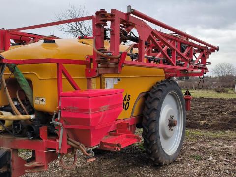 Forrás 3000/18 vontatott permetező eladó Forrás 3000/18 vontatott permetező eladó