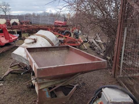 1 tárcsás műtrágyaszóró üzemképes állapotban