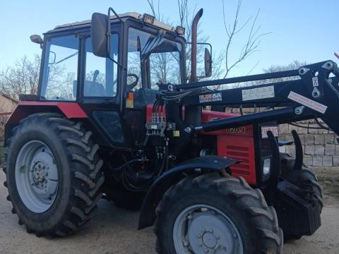 Belarus 820.4 MTZ homlokrakodóval Belarus 820.4 MTZ homlokrakodóval