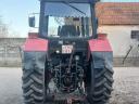 Belarus 820.4 MTZ homlokrakodóval