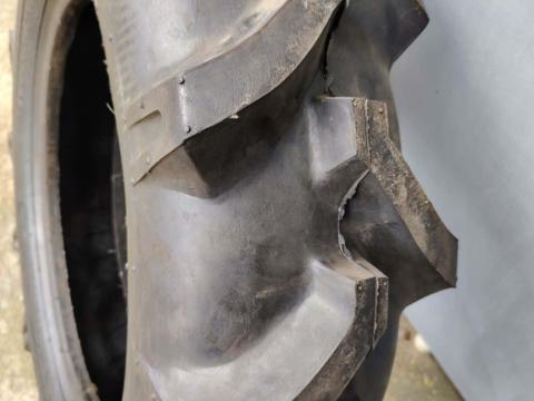 Eladó új körmös gumiköpeny Eladó új körmös gumiköpeny