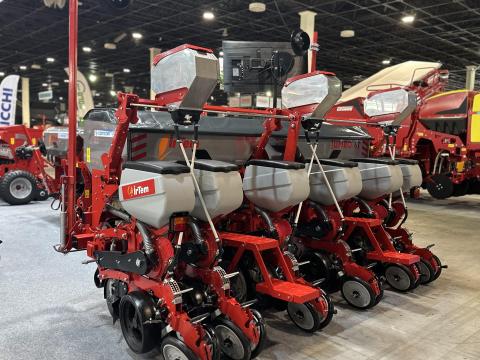 Irtem 6 soros, dupla tárcsás szemenkénti vetőgép, 900 l-es JUMBO tartállyal Irtem 6 soros, dupla tárcsás szemenkénti vetőgép, 900 l-es JUMBO tartállyal