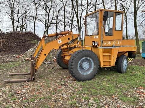 ZTS UN 053.1 csuklós homlokrakodó raklapvillával eladó ZTS UN 053.1 csuklós homlokrakodó raklapvillával eladó