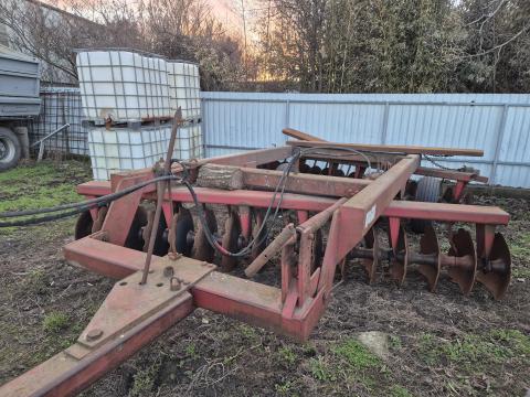 Eladó IH 4,2 nehéztárcsa jó állapotban Eladó IH 4,2 nehéztárcsa jó állapotban