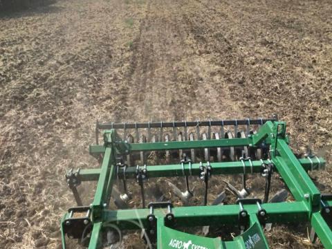 Gruber , szántóföldi kultivátor ékgyűrűs hengerrel Gruber , szántóföldi kultivátor ékgyűrűs hengerrel