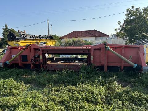 Oros Cornado 8 soros csukható kukorica adapter New Holland-hoz Oros Cornado 8 soros csukható kukorica adapter New Holland-hoz