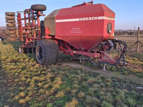 Folyékony műtrágya vagy baktériumkészítmény kijuttatására is alkalmas vetőgép Folyékony műtrágya vagy baktériumkészítmény kijuttatására is alkalmas vetőgép