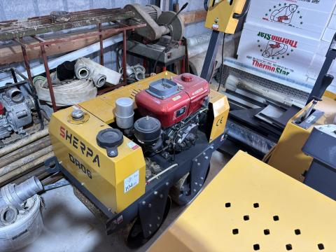 Sherpa DR06 duplavibrós, víztartályos úthenger Sherpa DR06 duplavibrós, víztartályos úthenger