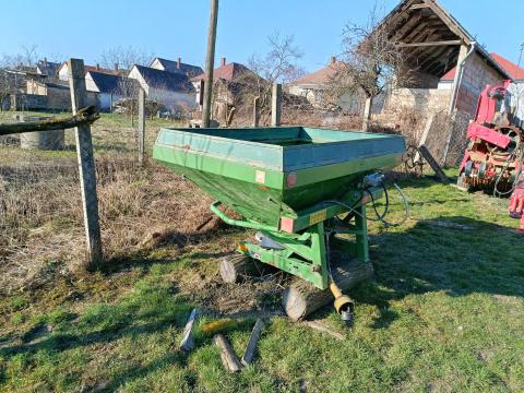 Műtrágyaszóró eladó jó állapotban