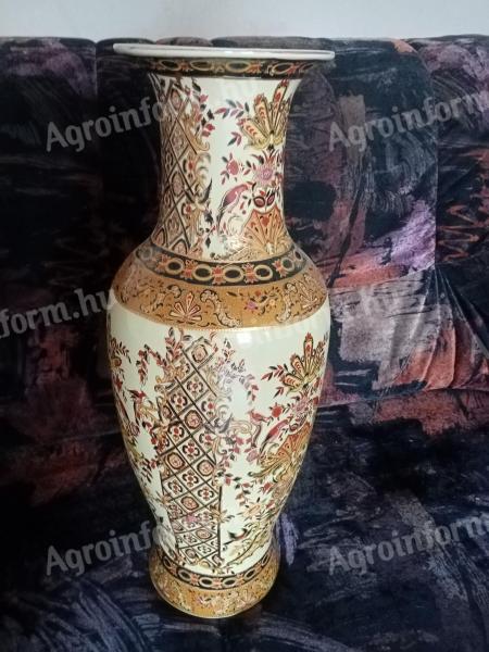 Szép mintázatú, hibátlan padlóváza eladó