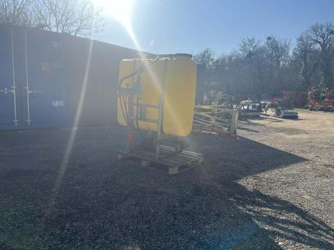 Jessernig 600 l szántóföldi permetező 12 m kerettel Jessernig 600 l szántóföldi permetező 12 m kerettel