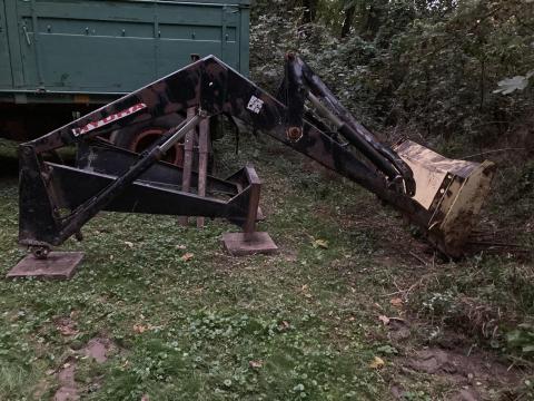 Eladó gyári homlokrakodó trágyavillával Eladó gyári homlokrakodó trágyavillával