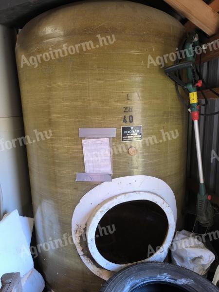 Üvegszálas tartályok eladók